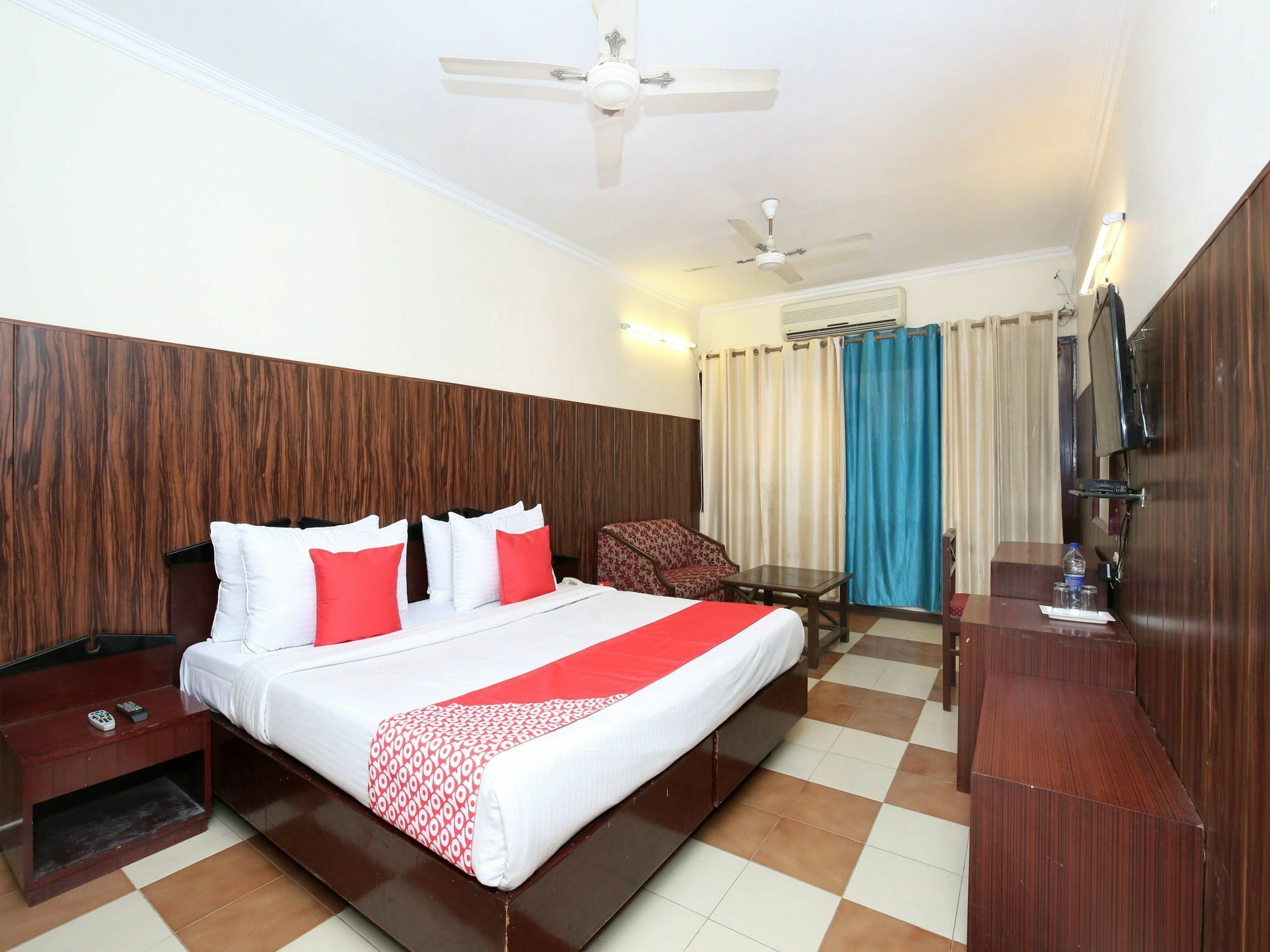 Hotel Oscar Regency Панчкула Экстерьер фото